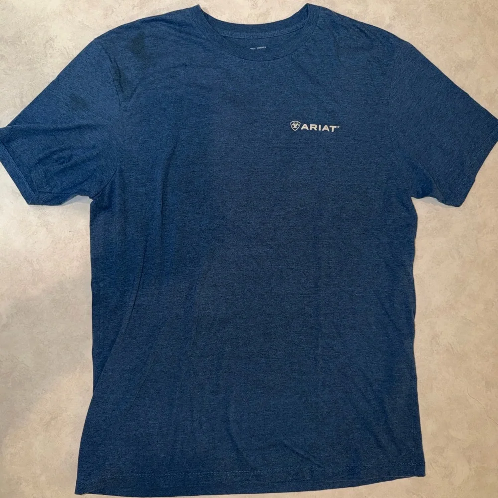 Ariat Shirt Size XL Blue Short Sleeve American Inspired Bull Logo Casual EUC - Picture 2 of 8